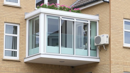 Пластиковое остекление балкона: выбор профиля, монтаж и уход